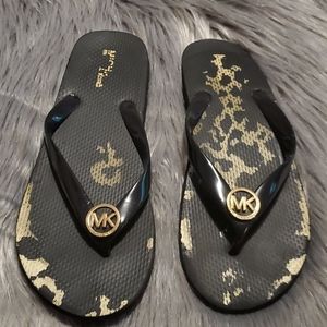 2/$15🦋 MK flip flops